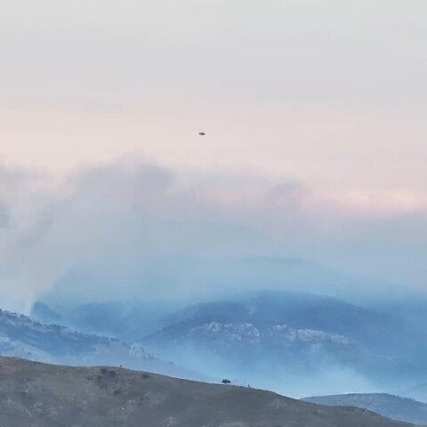 Στιγμιότυπο από τη φωτιά στη Χίο