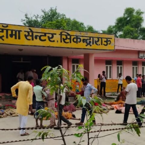 Ινδία: 116 νεκροί από ποδοπάτημα σε θρησκευτική συνάθροιση Ινδουιστών - Αξιωματούχοι εκφράζουν φόβους ότι ο αριθμός θα αυξηθεί.