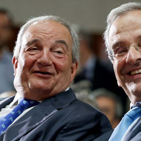 Κώστας Καραμανλής και Αντώνης Σαμαράς στην παρουσίαση του βιβλίου του διευθυντή της εφημερίδας "Εστία", Μανώλη Κοττάκη, "Οι Απόρρητοι Φάκελοι Καραμανλή", στο Πολεμικό Μουσείο