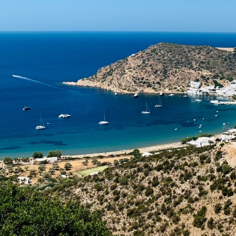 Σίφνος: Το αρχοντικό νησί της αρμονίας και υψηλής γαστρονομίας