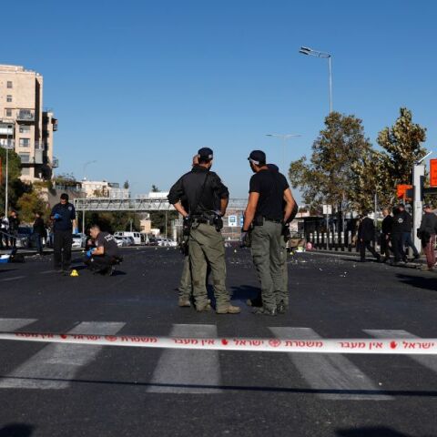 Επίθεση με μαχαίρι σε εμπορικό κέντρο στο Ισραήλ: Νεκρός ένας εκ των τραυματιών - Σκοτώθηκε από πυρά ο δράστης - Διερευνώνται τα κίνητρα. 