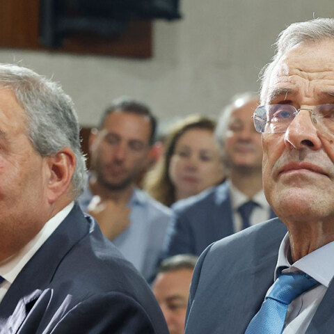 Κώστας Καραμανλής και Αντώνης Σαμαράς στην παρουσίαση του βιβλίου του διευθυντή της εφημερίδας "Εστία", Μανώλη Κοττάκη, "Οι Απόρρητοι Φάκελοι Καραμανλή", στο Πολεμικό Μουσείο