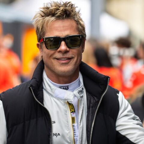 Μπραντ Πιτ: Με στολή πιλότου στο βρετανικό Γκραν Πρι - Είναι φανατικός οπαδός της Formula 1 - Θα υποδυθεί οδηγό στη νέα του ταινία. 