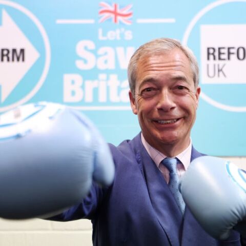 Βρετανικές εκλογές: Ο Νάιτζελ Φάρατζ εξελέγη βουλευτής ύστερα από επτά αποτυχημένες απόπειρες - Πόσες έδρες κερδίζει το ακροδεξιό Reform UK