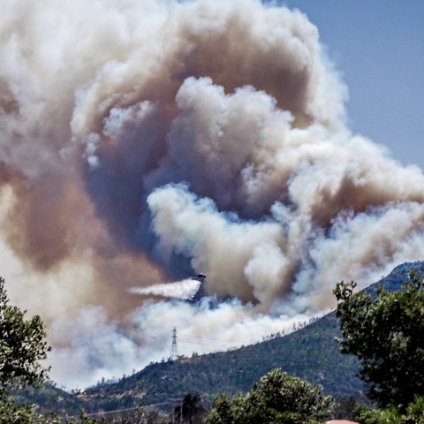 Στιγμιότυπο από την επιχείρηση κατάσβεσης της πυρκαγιάς που είχε ξεσπάσει στο Κατσιμίδι Πάρνηθας το περασμένο Σάββατο (29.6)