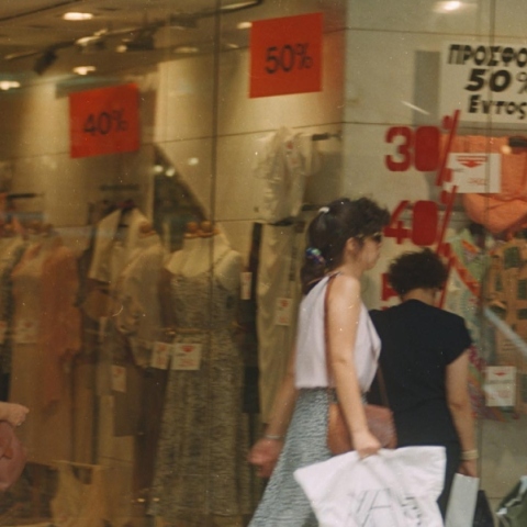 Podcast «50 χρόνια Μεταπολίτευση»: Νίκος Παναγιώτου και Χρήστος Φραγκονικολόπουλος συζητούν με τον καθηγητή Βασίλη Βαμβακά για τη μεσαία τάξη στην Ελλάδα