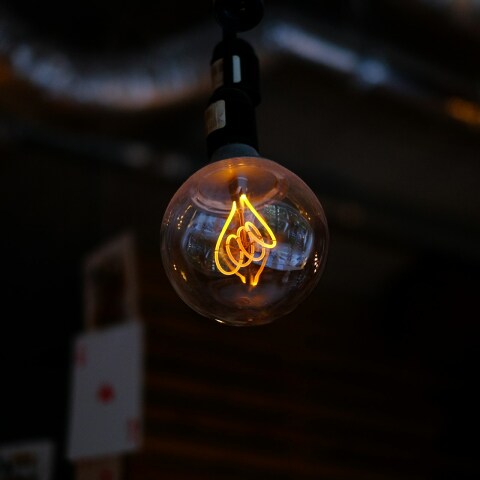 Αναμμένη λάμπα