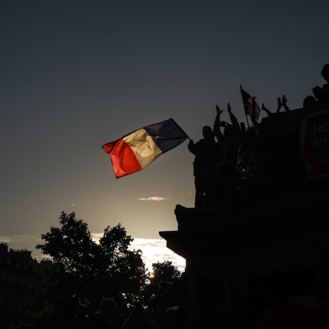 Η σημαία της Γαλλίας κυματίζει 