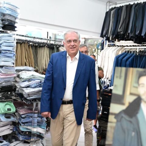 Τάκης Θεοδωρικάκος: Στην αγορά του Αγίου Δημητρίου ο υπουργός Ανάπτυξης, με αφορμή την έναρξη των θερινών εκπτώσεων - «Ο ενημερωμένος καταναλωτής έχει δύναμη»