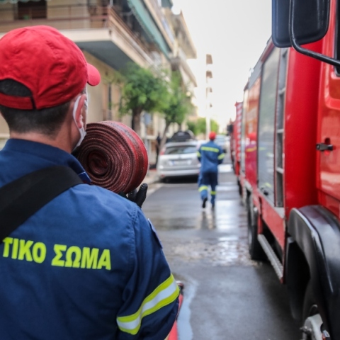 Φωτιά τώρα σε διαμέρισμα στη Νίκαια