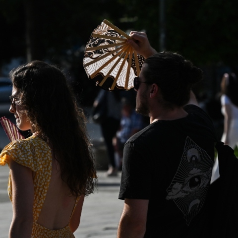 Καιρός σήμερα: Υψηλές θερμοκρασίες την Τετάρτη και κύμα καύσωνα ξεκινά