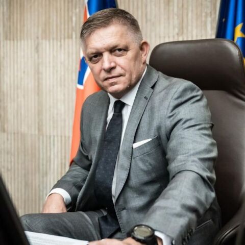 Ρόμπερτ Φίτσο: Ο πρωθυπουργός της Σλοβακίας ανέλαβε και πάλι τα καθήκοντά του - Σχεδόν δύο μήνες μετά την απόπειρα δολοφονίας του.