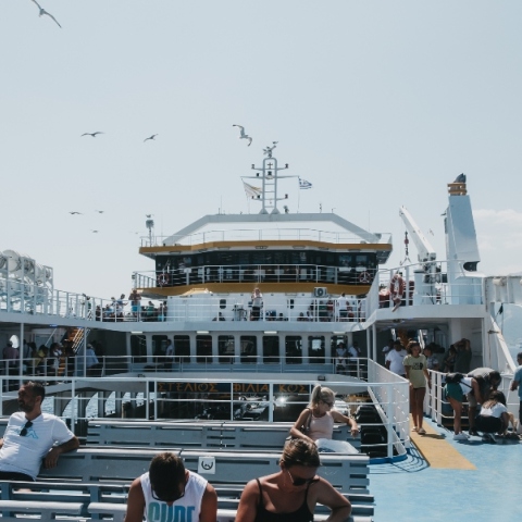 Διακοπές: Ένας στους δύο Ελληνες δεν θα πάει κάπου φέτος