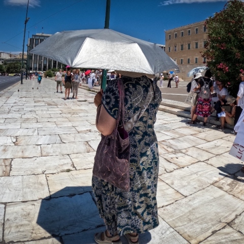 Δήμος Αθηναίων καύσωνας: Πού βρίσκονται οι κλιματιζόμενες αίθουσες 