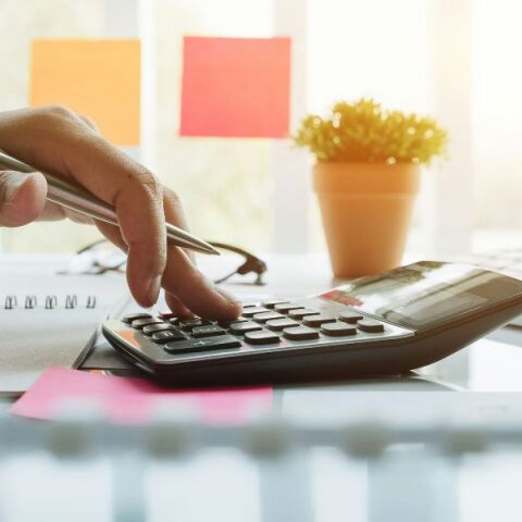 Φορολογικές δηλώσεις 2024: Τελειώνει η κλεψύδρα και σχεδόν 1,9 εκατ. φορολογούμενοι δεν έχουν υποβάλει δηλώσεις εισοδήματος - Παράταση ζητούν φορείς της αγοράς