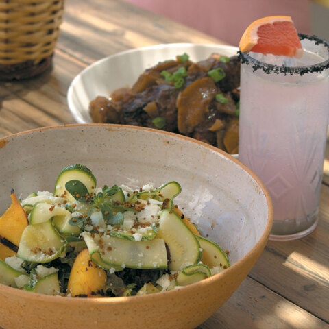 Γκρούβα: Το απίθανο «κουζινομπάρ» της Αμοργού