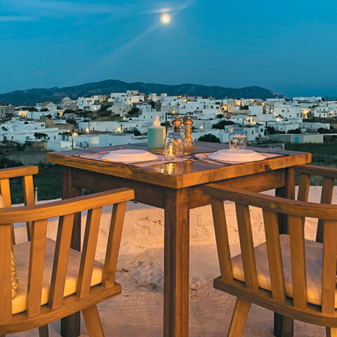 Meltemi View and Taste: Απολαυστικές γεύσεις, φιλοξενία και μαγευτική θέα στην Κίμωλο