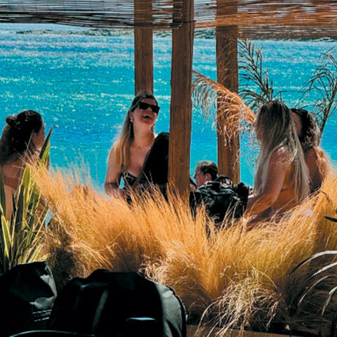 Ziba beach bar restaurant: Το συνώνυμο της καλοκαιρινής διασκέδασης στην Τήνο