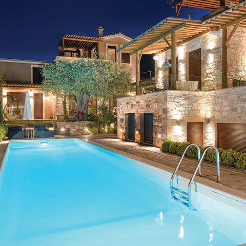 By The Sea Luxury Suites: Διακοπές σαν παραμύθι