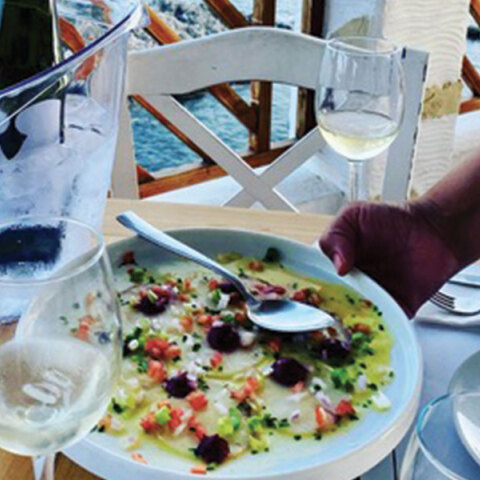 Χρυσόπετρο: Μεσογειακή κουζίνα με σύγχρονες πινελιές στη Σάμο