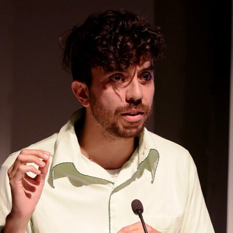 Μάρτυς! Η πρώτη πεζογραφική εμφάνιση του Kaveh Akbar