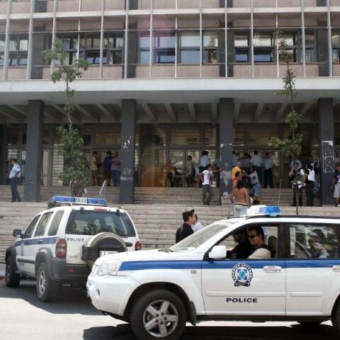 Θεσσαλονίκη: Συνελήφθη 26χρονος που εισήγαγε ναρκωτικά μέσω ταχυδρομικών δεμάτων και τα διακινούσε σε Ευρώπη και Ασία.