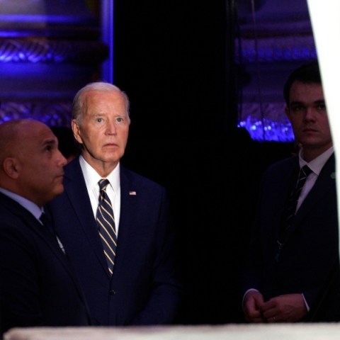 Μπάιντεν: Πελόζι και Σούμερ ζητούν την απόσυρσή του