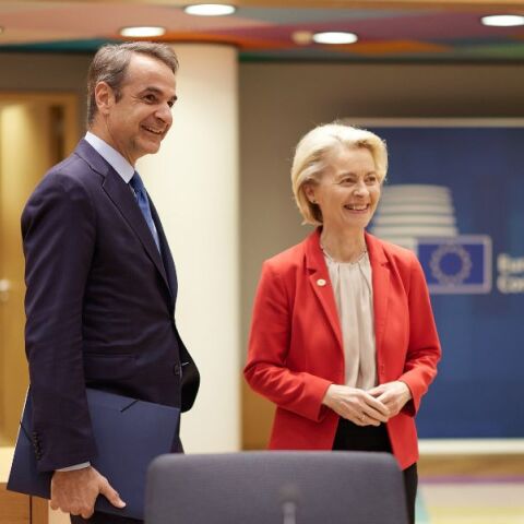 Κυριάκος Μητσοτάκης: Συγχαρητήρια του πρωθυπουργού για την επανεκλογή της Ούρσουλα φον ντερ Λάιεν στην προεδρία της Κομισιόν.