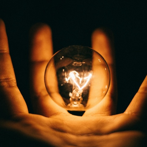 Αναμμένη λάμπα