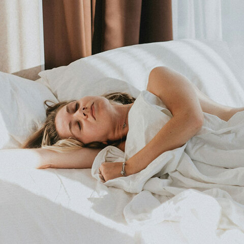 Πονάει η μέση σου; Μήπως φταίει η στάση που κοιμάσαι;