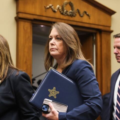 ΗΠΑ: Παραιτήθηκε η επικεφαλής της Μυστικής Υπηρεσίας μετά τις επικρίσεις για τα λάθη στην απόπειρα δολοφονίας εναντίον του Ντόναλντ Τραμπ.