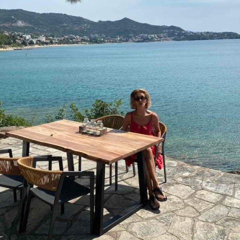 Ημερολόγια Αυγούστου: Ανάμεσα στην πόλη και (όσο γίνεται) στη θάλασσα - Από τη Μανίνα Ζουμπουλάκη