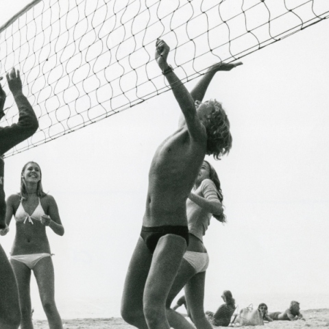 Ημερολόγια Αυγούστου: Το Beach Volley της παιδικών μας καλοκαιριών - Από τη Σταυρούλα Παναγιωτάκη