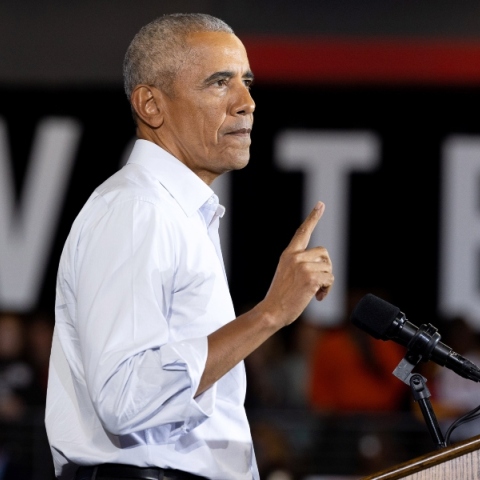 Ο Μπαράκ Ομπάμα στηρίζει επίσημα την Κάμαλα Χάρις