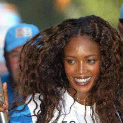 Ναόμι Κάμπελ: Αφιερωμένη στους Ολυμπιακούς Αγώνες του 2004 η νοσταλγική ανάρτησή της - Το διάσημο μοντέλο είχε συμμετάσχει στη λαμπαδηδρομία. 