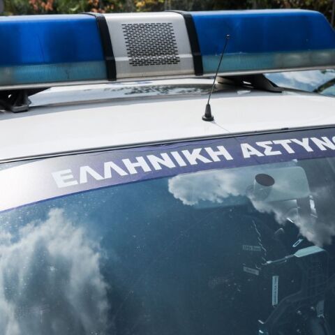 Σαρωνίδα: 22χρονος μαχαίρωσε την σύντροφό του μετά από καβγά - Σοβαρά τραυματισμένη νοσηλεύεται η κοπέλα - Κλήθηκαν για κατάθεση συγγενικά πρόσωπα.