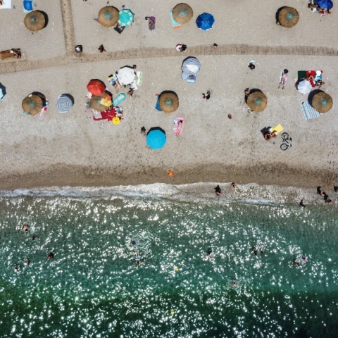 Καιρός σήμερα: Άνεμοι και υψηλές θερμοκρασίες την Κυριακή