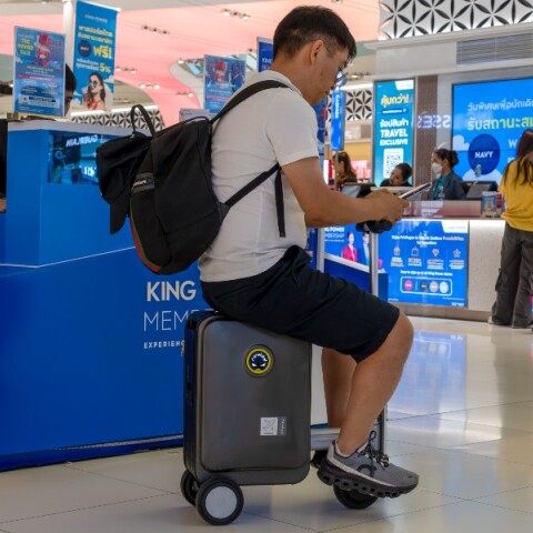 Η Ιαπωνία «μπλοκάρει» τη χρήση μηχανοκίνητων βαλιτσών