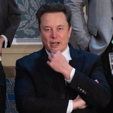 Ο Έλον Μασκ κατηγορείται ότι διαδίδει ψέματα - Αναδημοσίευσε deepfake βίντεο της Κάμαλα Χάρις στο X - Έχει ταχθεί υπέρ της υποψηφιότητας Τραμπ. 