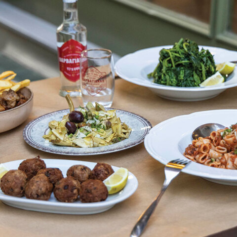 Μεζεδοπωλείο Πίπις: Ασυναγώνιστη γεύση και τέλεια καλοκαιρινή διάθεση