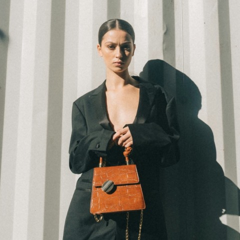 Τσάντες: 6 χρώματα που ταιριάζουν με κάθε outfit