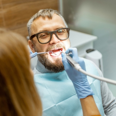 Οδοντιατρικά απρόοπτα: Οδηγίες για τον Αύγουστο