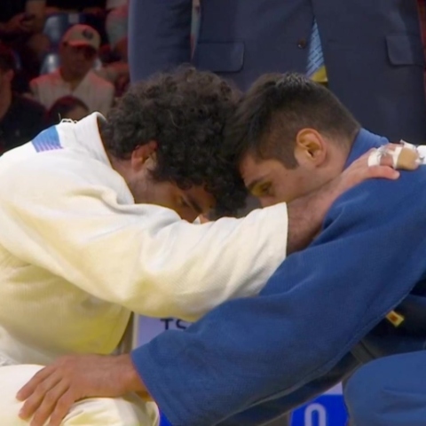 Τσελίδης: Παρηγόρησε και αγκάλιασε τον αντίπαλό του μετά την νίκη του