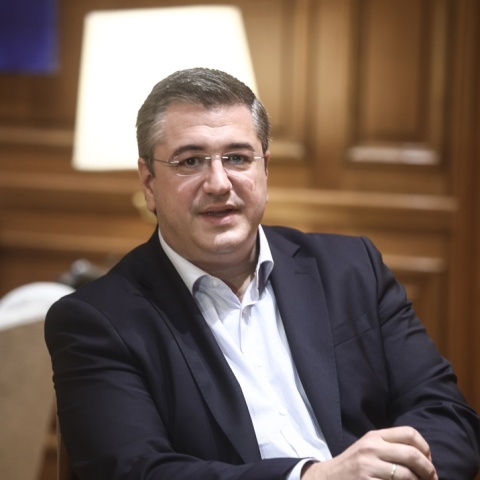 Απόστολος Τζιτζικώστας