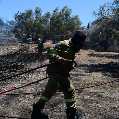 Φωτιά Κορωπί: Βελτιωμένη η εικόνα στην Αγία Μαρίνα