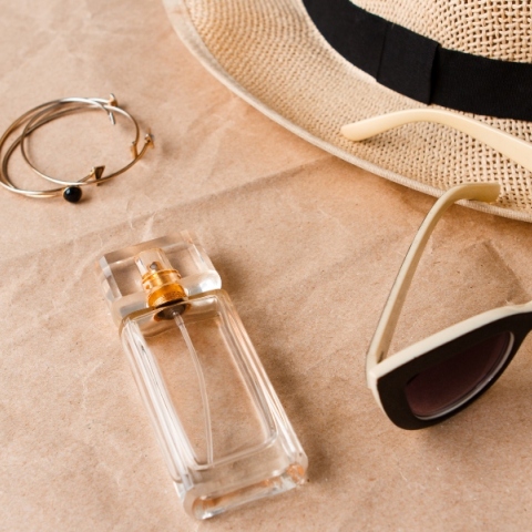 10 καλοκαιρινά αρώματα για να αφήνεις το αποτύπωμα σου στο νησί