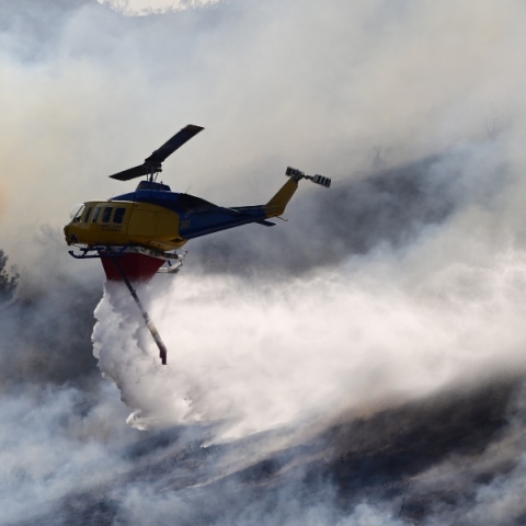 Φωτιά τώρα στη λεωφόρο Κορωπίου 