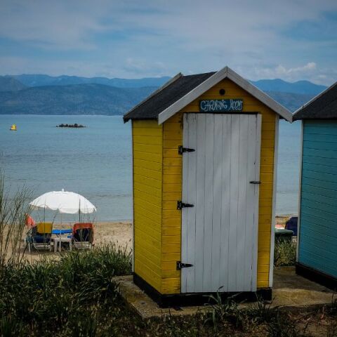 Νέο πρόσωπο θα παρουσιάσει ο καιρός τη Δευτέρα, καθώς θα εκδηλωθούν βροχές, ενώ παραμένουν σε υψηλά επίπεδα οι θερμοκρασίες.