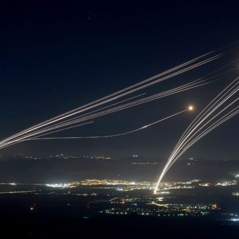 Λίβανος: Η Χεζμπολάχ εκτόξευσε δεκάδες ρουκέτες εναντίον του Ισραήλ - Αναχαιτίστηκαν από τα συστήματα αντιαεροπορικής άμυνας οι περισσότερες. 