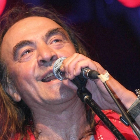 Νίκος Παπάζογλου